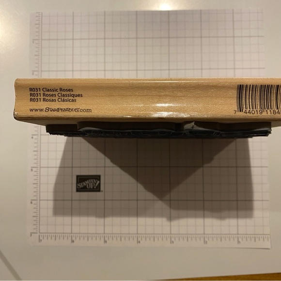 « Classic Roses » Wood Mounted Rubber Stamp by Stampendous - Picture 5 of 6